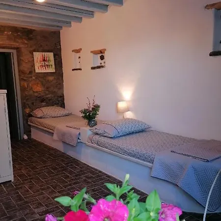 Almi House *